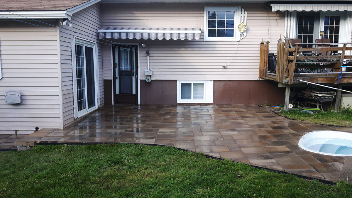 Nashwaaksis walkway, retaining wall, and bedding by Yards Apart Landscape & Design: photo 1